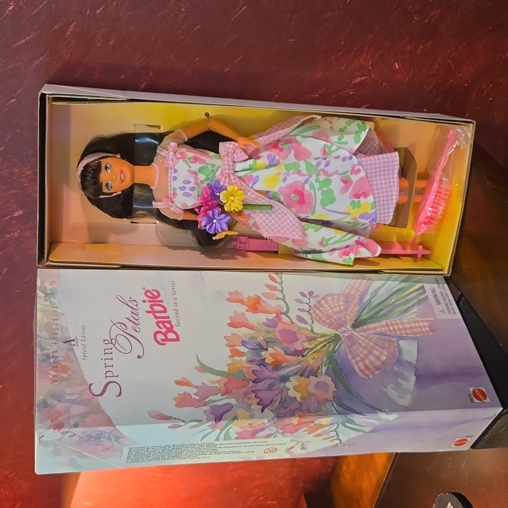 NIP-VTG-Spring Petals Barbie Doll Brunette Avon Excl.Special Edition 1996 Mattel
